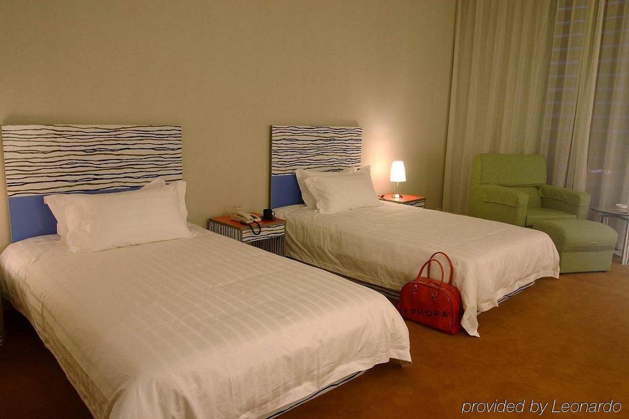 The Land Hotel Shanghai Room photo