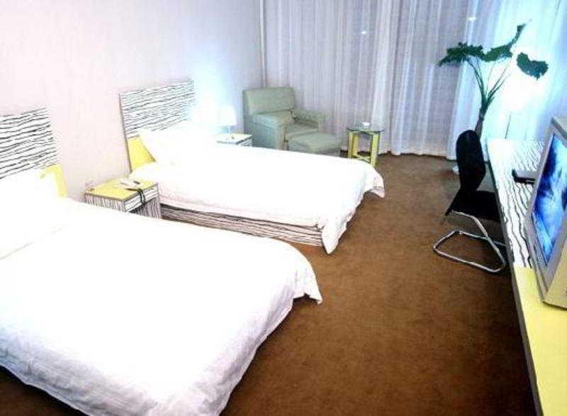 The Land Hotel Shanghai Room photo